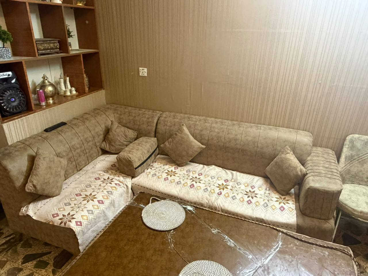 السلام عليكم تخم قنفات نضيف 8 مقاعد للبيع السعر 200 قفل مكاني بغداد السيدية التواصل واتس اب ***********

