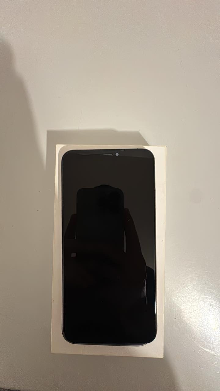 ايفون اكس ماكس اس ذاكره 64 وبطاريه 100 توني مبدله اصليه كلشي مابي بس الكامره الامايه وصخه بيه تراب وتشتغل كلشي مابيه 
ويا كارتون وشاحنه اصليه  السعر ورقه 100 دولار اقرا المنشور يلا تراسل واتساب *********** ناصريه مركز
