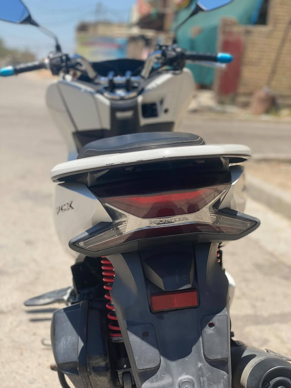 سلام عليكم
#بيع مستعجل 
دراجه Pcx جيل الثالث دراجه كلش نضيف ومعتني بيهه 
كلهه دهن موتل ماشيه 28 بس عارضهه ب 14ورقه وبيهه مجال مكاني بغداد الخطيب رقم ***********
***********واتساب
