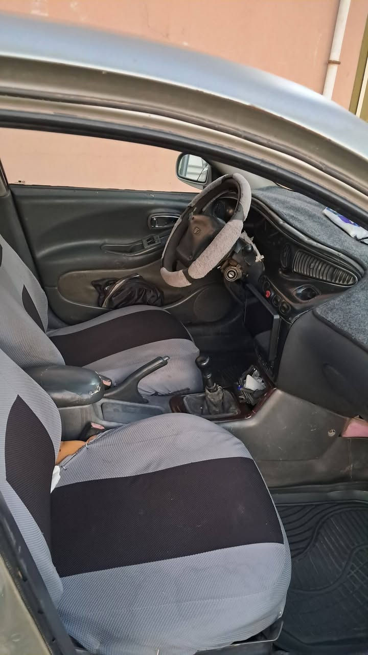 السلام عليكم 
دايو لكنزا موديل 2000 كير ومحرك شرط داخل نظيف الكشر كدام العين شرط التحويل بدون كوبون غير مسجل السعر 28 قابل للتفاوض 
للاستفسار اتصل على ***********
