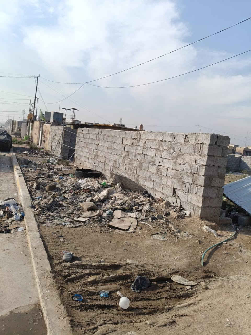 السلام عليكم للبيع القطعه ماء خطين ومجاري وتبليط و كهرباء وهواي تفاصيل بعد للاستفسار هاذ رقمي *********** بغداد الحسينيه مدخل شارع الحمل والحشد رقم 1
