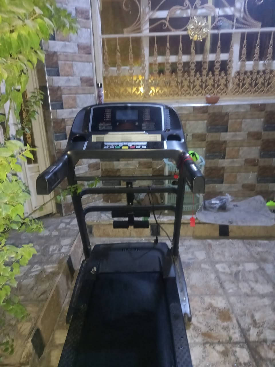 جهاز جري استخدام منزلي نضيف جدا وزن يتحمل ٢٠٠ كيلو أوزان ثقيله نوع يطالي دبل ماطور جبلي سعره ٣٠٠ العنوان بغداد ***********
