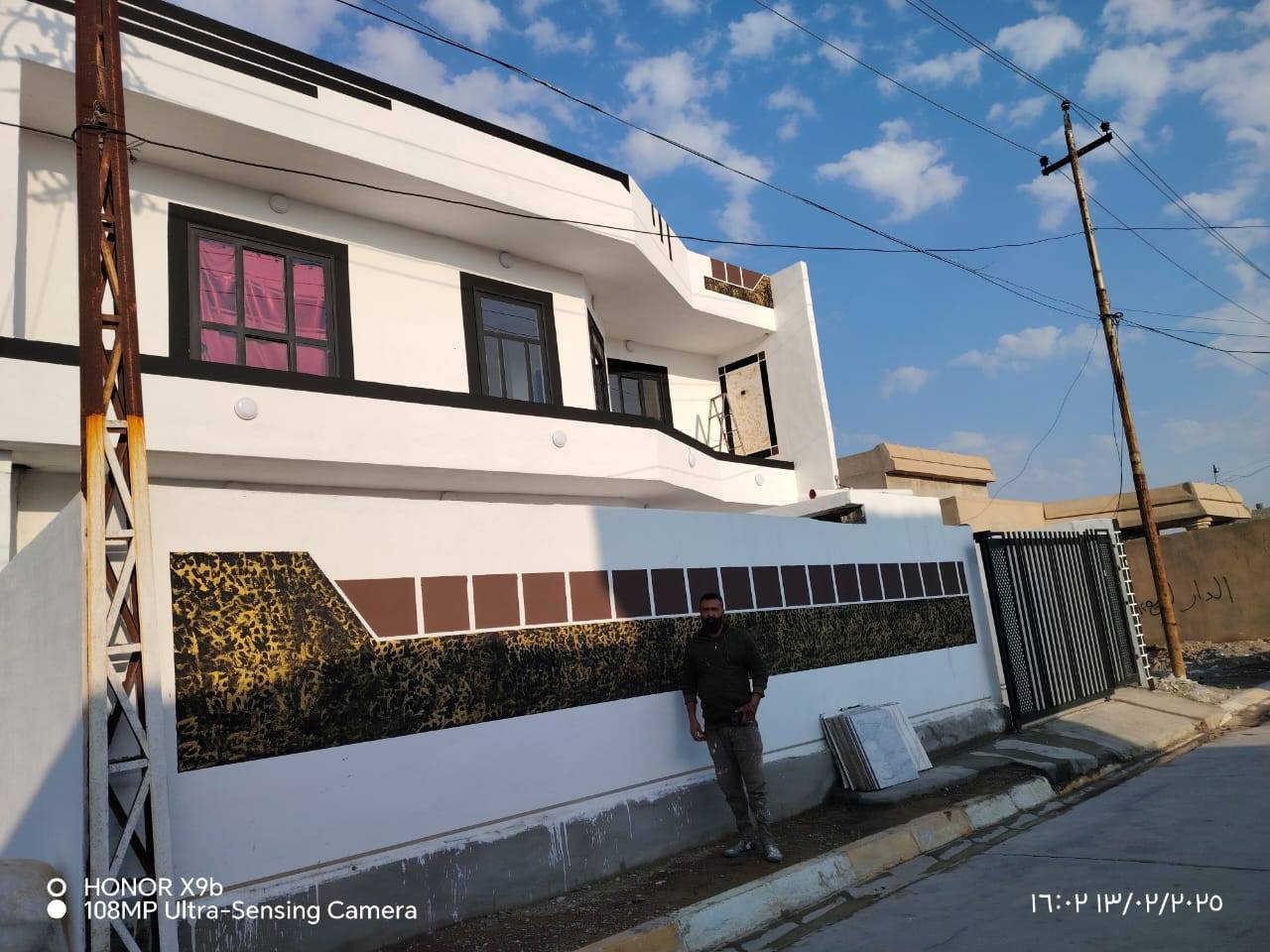 بيت للبيع 250 متر 4غرف نوم بيت فول سيراميك وسقوف  حي حطين قرب التربيه السعر130 وبي مجال الاستفسار ***********
