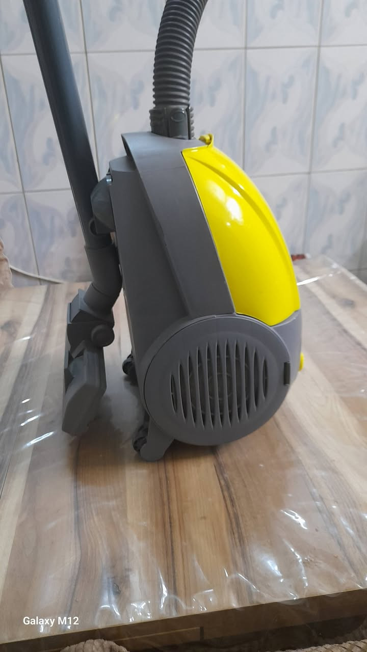 مكنسة كهربائية كلش جديدة واستعمال قليل وقوة السحب مالتهة كلش قوية وعل فحص ونوعية معروفة  واب استفسار موجود وتساب راسلني وتدلل ***********
