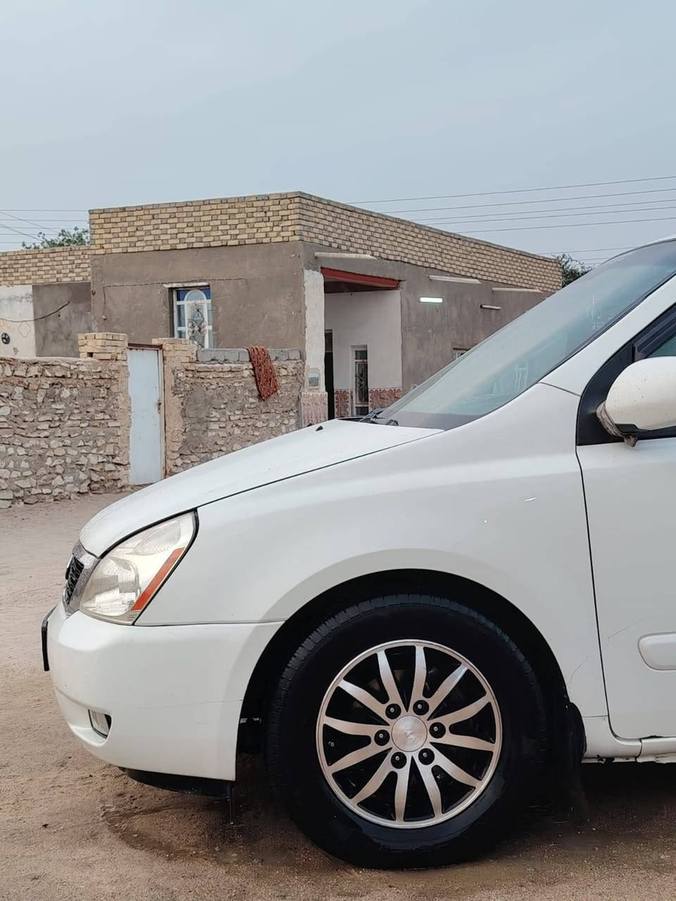 السلام عليكم كيه سيدونه للبيع2007 رقم بغداد نكليزي بسمي مداور ثاني يوم السنويه ماصاقطه لشهر السادس .. كير ومحرك كفاله  تخم تاير  تدفئه تبريد كله شغال دوشمة  كشنات ارضيه جلد حداديه اماميه خلفيه بصوره عامه قبل شهر  السياره فول مواصفات  .... السعر 125 وبيه مجال. 
للستفسار 
رقم الهاتف: ***********
ملاحظه غير متواجد عل فيس. 
مراوس بستاركس فقط.
