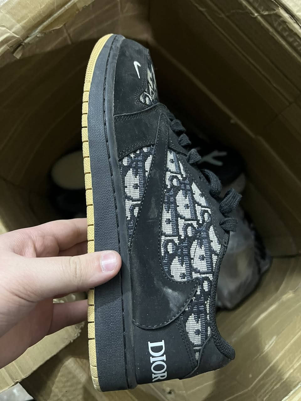 شلعة احذية مشكل موديلات مشكل قياسات
عدد 100 قطعة
سعر القطعة 7 الاف فقط
يعني الشلعة كاملة 700 الف

مكان بغداد الحسينية 
يوجد توصيل لجميع مناطق العراق
***********
