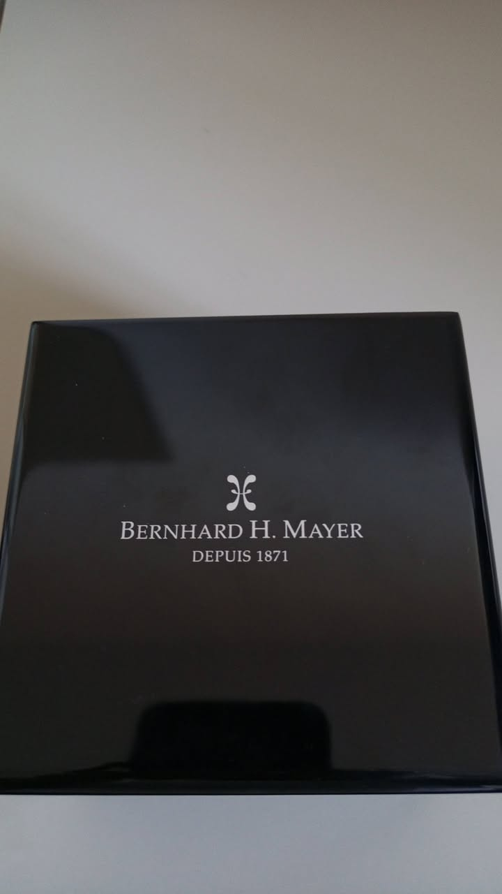 سويسرية الصنع
تتميز بهيكل من الفولاذ المقاوم للصدأ بقطر 42 ملم.
تأتي مع حزام مطاطي أسود وزجاج كريستال الياقوت سافير مقاوم للخدش.
توفر مقاومة للماء حتى عمق 100 متر (10ATM).
تحتوي على آلية حركة كوارتز.
عرض الساعات والدقائق والثواني والتاريخ
نظافه 100/100


**إذا كنت صاحب هذا الإعلان وتريد حذفه لأي سبب، رجاءا أرسل رسالة إلى الدعم الفني**