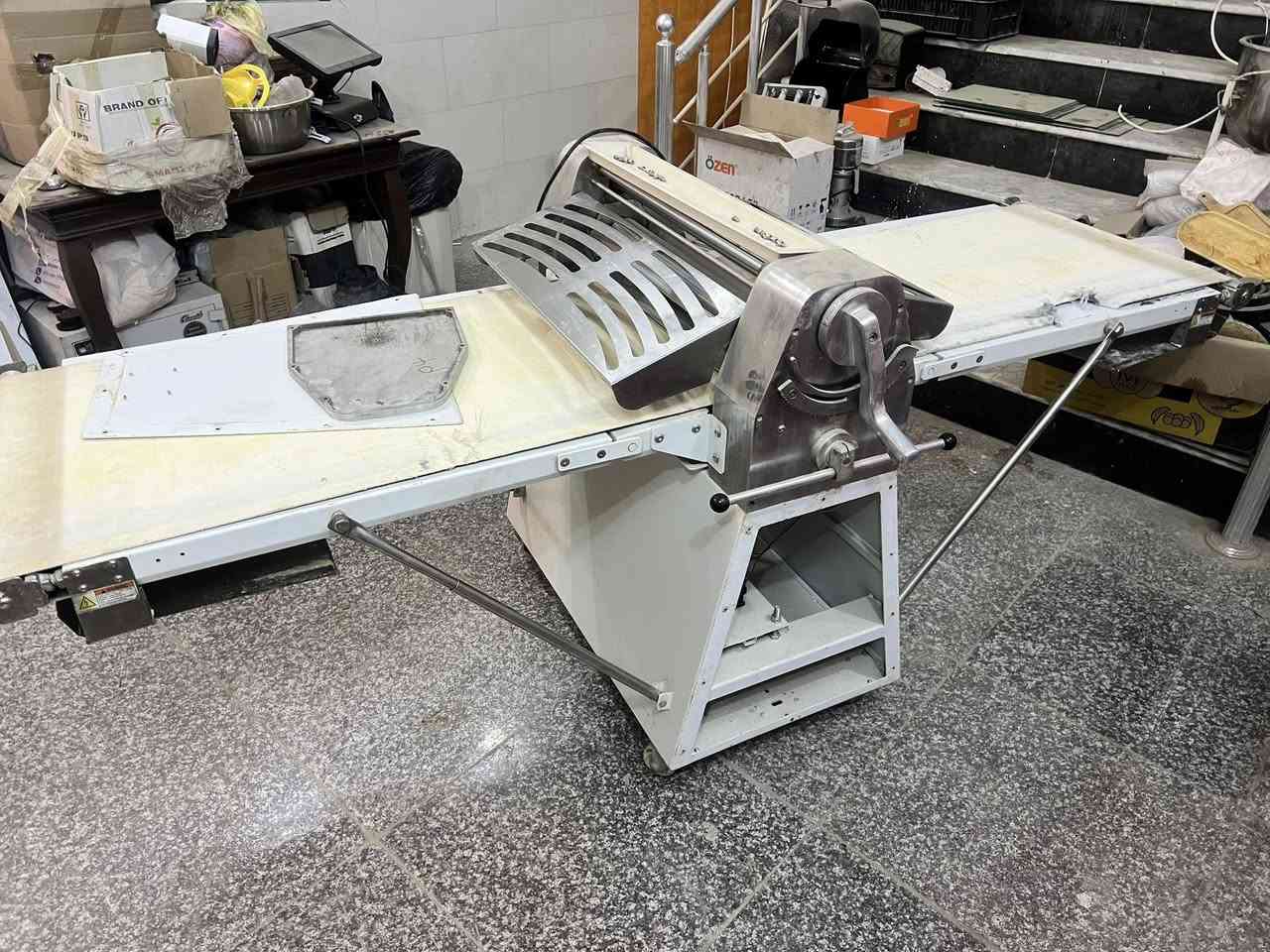 السلام عليكم شيتر للبيع عطلان والقماش يرادله تبديل تجي تفحص عطله وتقيمه وتاخذه مكاني كربلاء *********** واتساب
