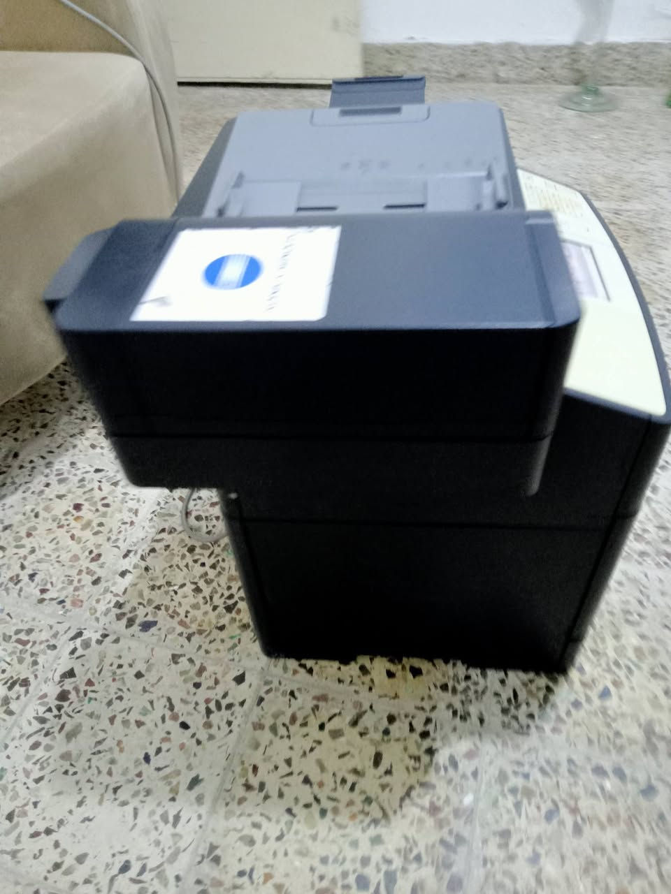 جهاز استنساخ وطابعة وسكنر ابيض واسود نوع مينولتا بزهاب حجم 4020 سرعته 25 نسخه بالدقيقة يفيد الدوائر الحكومية والمدارس والطلاب يسحب وجهين سعر الحبر 15 الف يحسب من الفلاش ومنفذ إنترنت السعر 200  الف واتساب ***********
