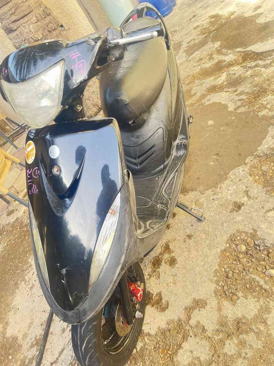 سلام عليكم عدله بلاديه الدراجه تخبل كله بلاديه كهربائيات كله شغاله الدراجه ملاحه حلو بريك امامي خلفي الدراجه كله ختم واحد نقصه فقط سبايدر طاك و ما مبين الدراجه خير من الله نكره بكل وقت رايده ب ٥٥٠ وبيه مجال مكاني دوره حي الصحه ج رقمي فقط واتساب *********** وكل الهله بل يجي
