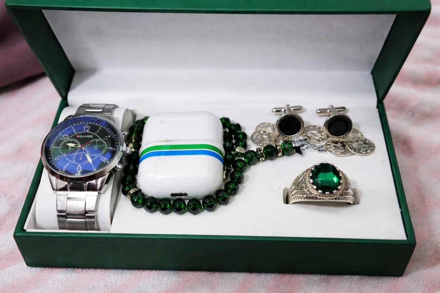 🎁✨ عرض خاص لعيد الحب ✨🎁
بوكس هدية متكامل ومرتب بشكل راقي ❤️
ساعة أنيقة + إكسسوارات فخمة
جاهز للإهداء مباشرة بدون تعب 🎁
💰 السعر فقط ١٨
الكمية محدودة 🔥
للحجز راسلنا خاص بغداد, العراق


**إذا كنت صاحب هذا الإعلان وتريد حذفه لأي سبب، رجاءا أرسل رسالة إلى الدعم الفني**