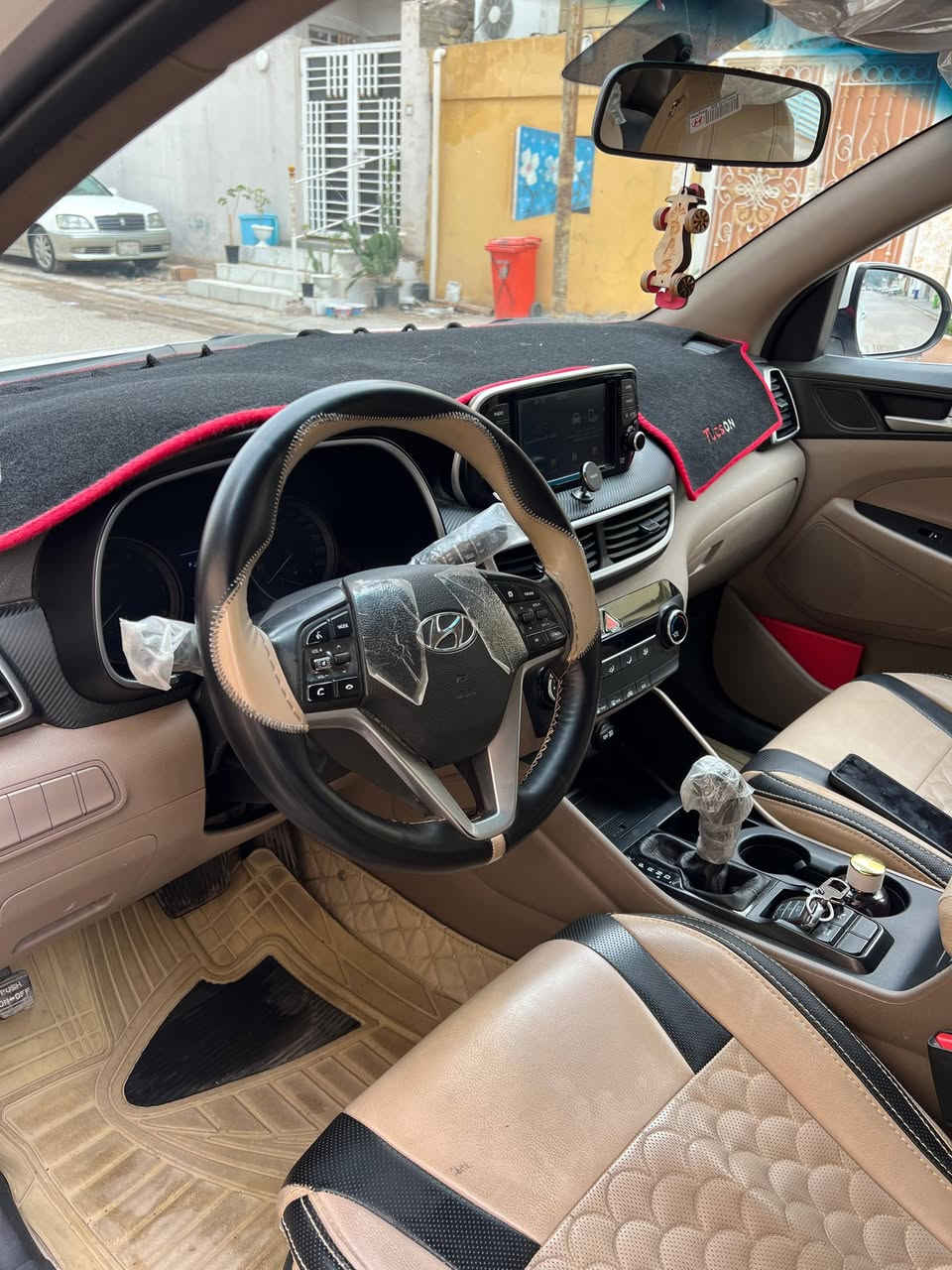 للبيع هيونداي توكسان موديل 2020 – وارد خليجي
السيارة فول مواصفات (1 على 1) وبحالة ممتازة، جاهزة للفحص الكامل.
المواصفات والتفاصيل:
الموديل: 2020
الوارد: خليجي
الفحص: المحرك مفتوح وكاله 
العداد: 89,000 كم
الرقم: بغداد
الحالة العامة: نظيفة جداً
المواصفات (فل كامل):
سقف بانوراما
مقاعد جلد
تشغيل بصمة
شاشة وسطية كبيرة
كاميرا خلفية
حساسات أمامية وخلفية
رادار
مثبت سرعة
تحكم بالمقود
مرايا كهرباء مع إشارات
جنوط ألمنيوم
تكييف أوتوماتيك
أنظمة أمان (ABS – Airbags – Traction Control)
إضاءة LED
ملاحظة: يوجد زلخ خفيف جداً في الجاملغ الخلفي جهة السائق،
غير نازل صبغ ولا يؤثر على الاستخدام أو المظهر.
السعر:
198 ورقة وقابل للتفاوض للجادين فقط.
📞 رقم التواصل:
***********
