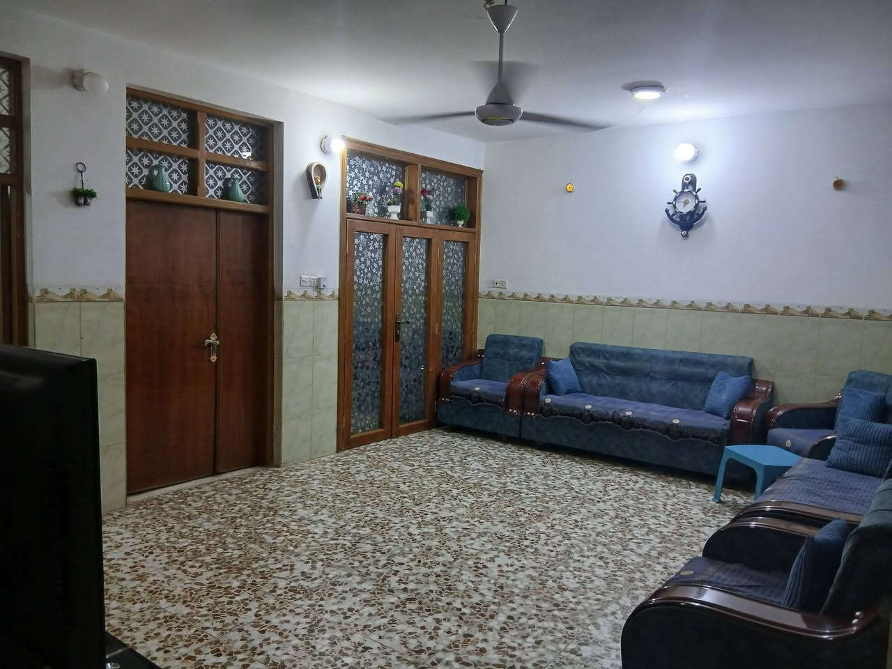 سلام عليكم عندي البيت للبيع مساحه160بناء حديث شارع30قرب مدرسه ابن ادريس اتصال ع رقم*********** حي العسكري
