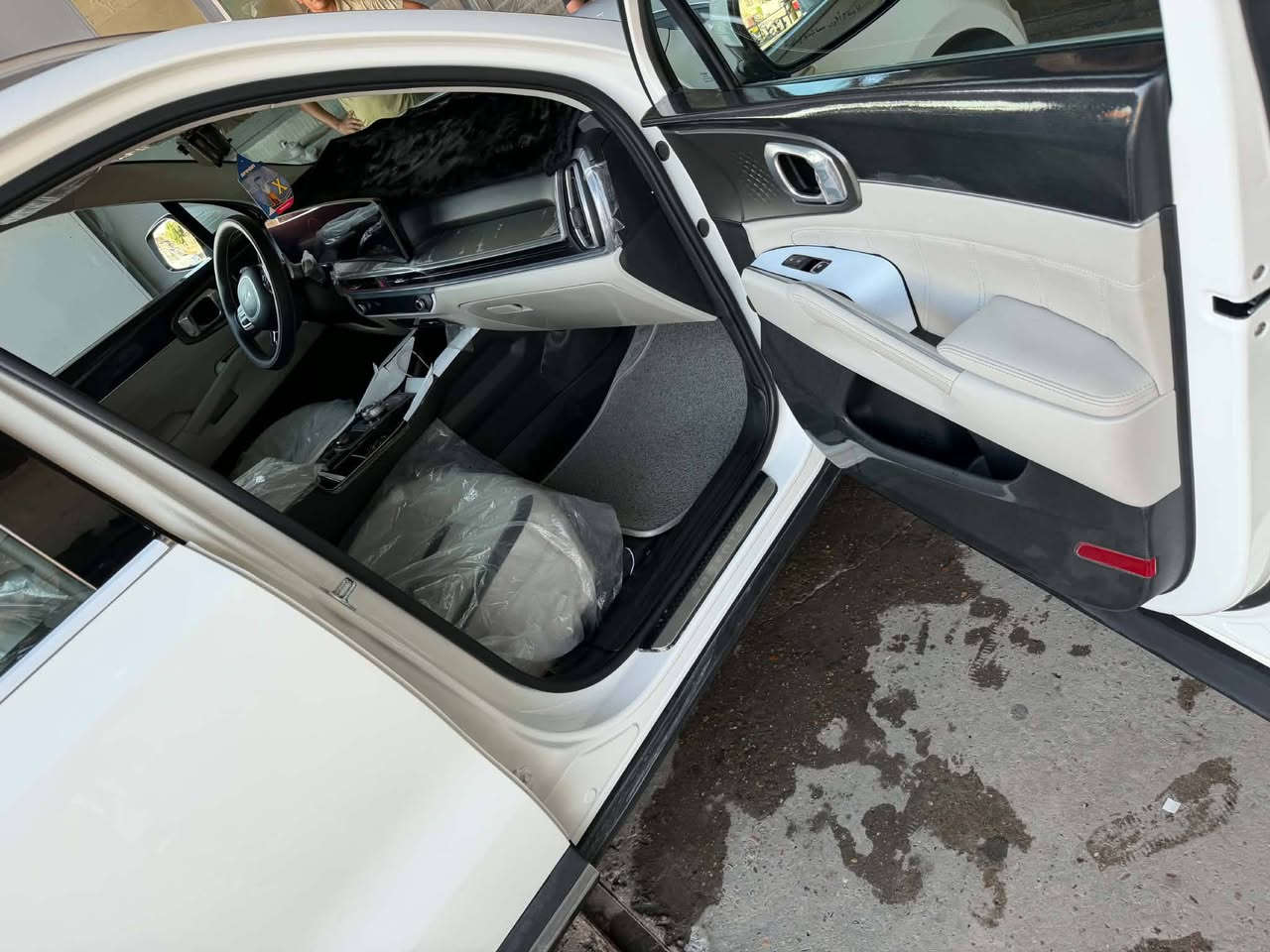 سورنتو للبيع
موديل 25 

الشركة الدولية مبدلة مرتين فقط دهن 

السيارة فول مواصفات واحد على واحد

مدوشمة السيارة كلها حتى الأرضية جلد 

نضيفة بمعنى الكلمة مال بيت مطالعة السيارة 

رقم بغداد 

السيارة مغلفة ppf بالكامل 10 اوراق مسويها 

للاستفسار اكثر على هذا الرقم

*********** صاحب السيارة 

بشرط تحويل ثاني يوم
