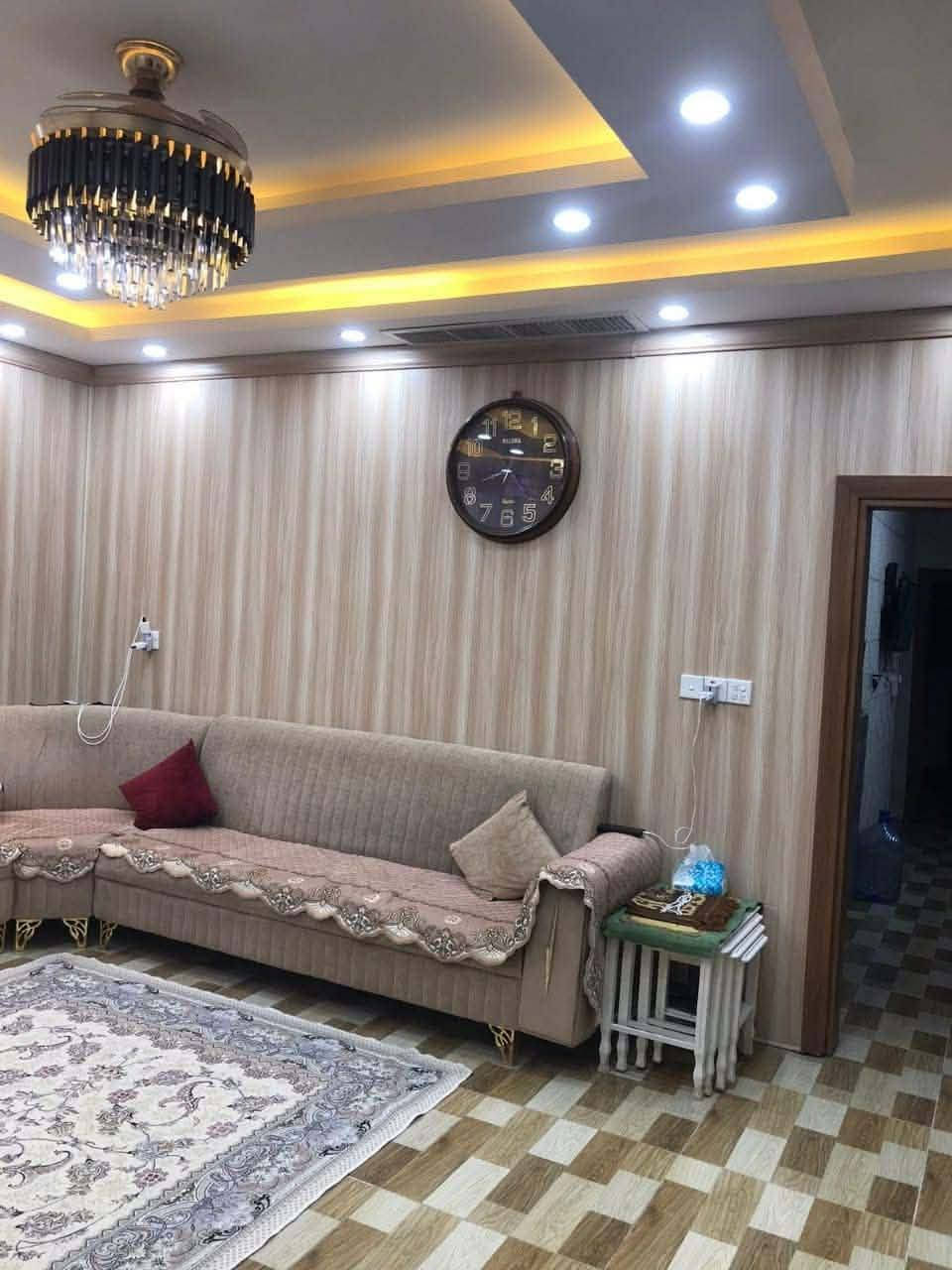 سلام عليكم بيت للبيع مساحته ١٠٠عن طريق المصرف العقاري مقدمه ٥٤ ومطلوب للمصرف ٧٢ والسعر الكلي ١٢٤ وهذا الرقم للتواصل ***********موقعه سايدين النصر يم مركز العروبه
