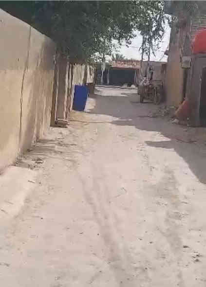 قطعة أرض للبيع مساحه ٢٥٠متر
 طابو زراعي سند٢٥ واجه ١٢ونص متر نزال ٢٠متر
 داخل حي سكني خدمات كامله ماء اسأله كهرباء ظفيرة مدارس عنوان حله وردية سيف سعد شارع ٢٠ سايدين خلف مستشفى الكفيل 
 للإستفسار اكثر مراسله صفحه او الاتصال على الرقم الهاتف
***********
*********** حلة
