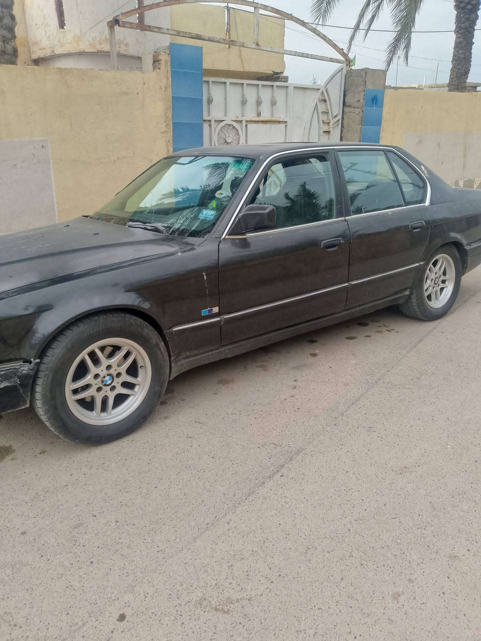 السلام عليكم بي ام735 موديل 89رقم بغداد تخم تايرويل كب M كيرومحرك خير من الله بيها نقوصات بسيطه السعر 30وبيها مجال المكان بغداد بوب الشام اتصال ***********
