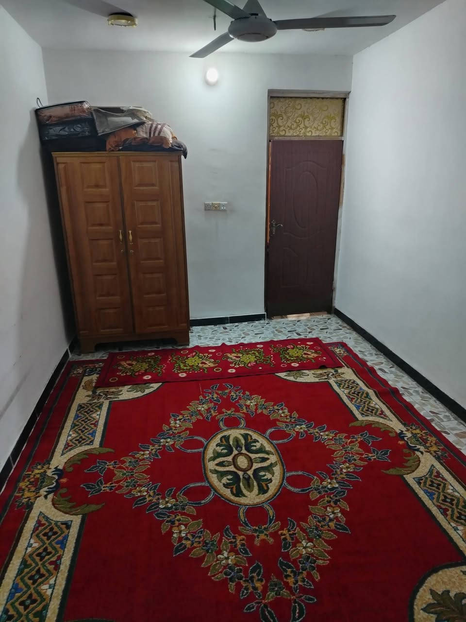 سلام عليكم بيت للبيع مساحه ٢٠٠ متر خلف الدار ٥٥٠ متر بيت واجهه مالته جديده مسويها وجبير ومرتب طابق ثاني عل نص مسوي يعني ٥٠٠ بلوكه تقفله ماء + مجاري +كهرباء العنوان الأصلاح شارع الجزيره مقارب مدرسه عشتار
رقمي ***********
