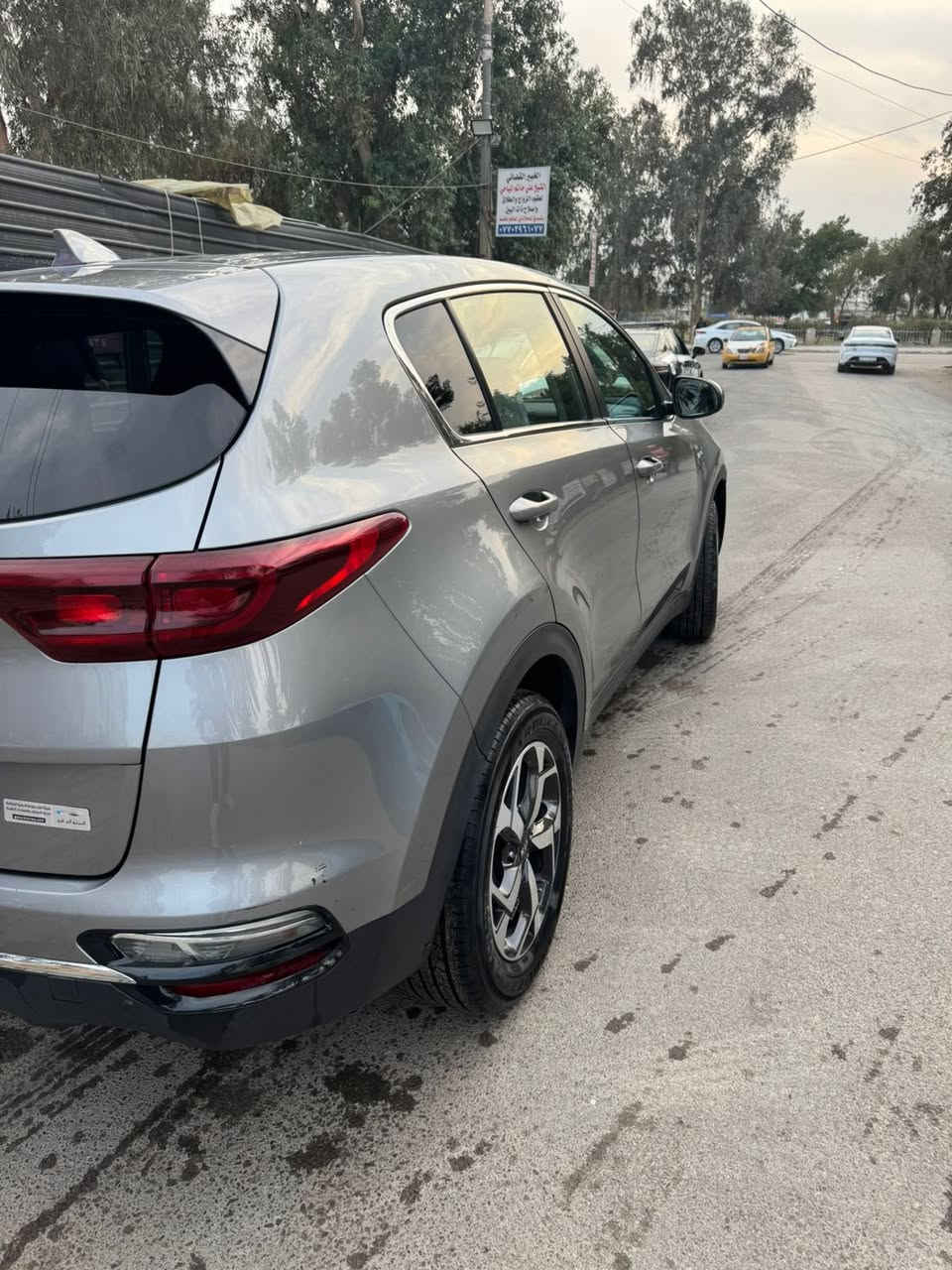 السلام عليكم سبورتج موديل 2022
وارد امريكي الضرر جاملغ وشويه صار بيها حالوب مال هذيج السنه بس خفيف كلش 
مواصفات اعتياديه
السعر 165$ وبيها مجال 
للاستفسار ‭0773 755 8553‬
