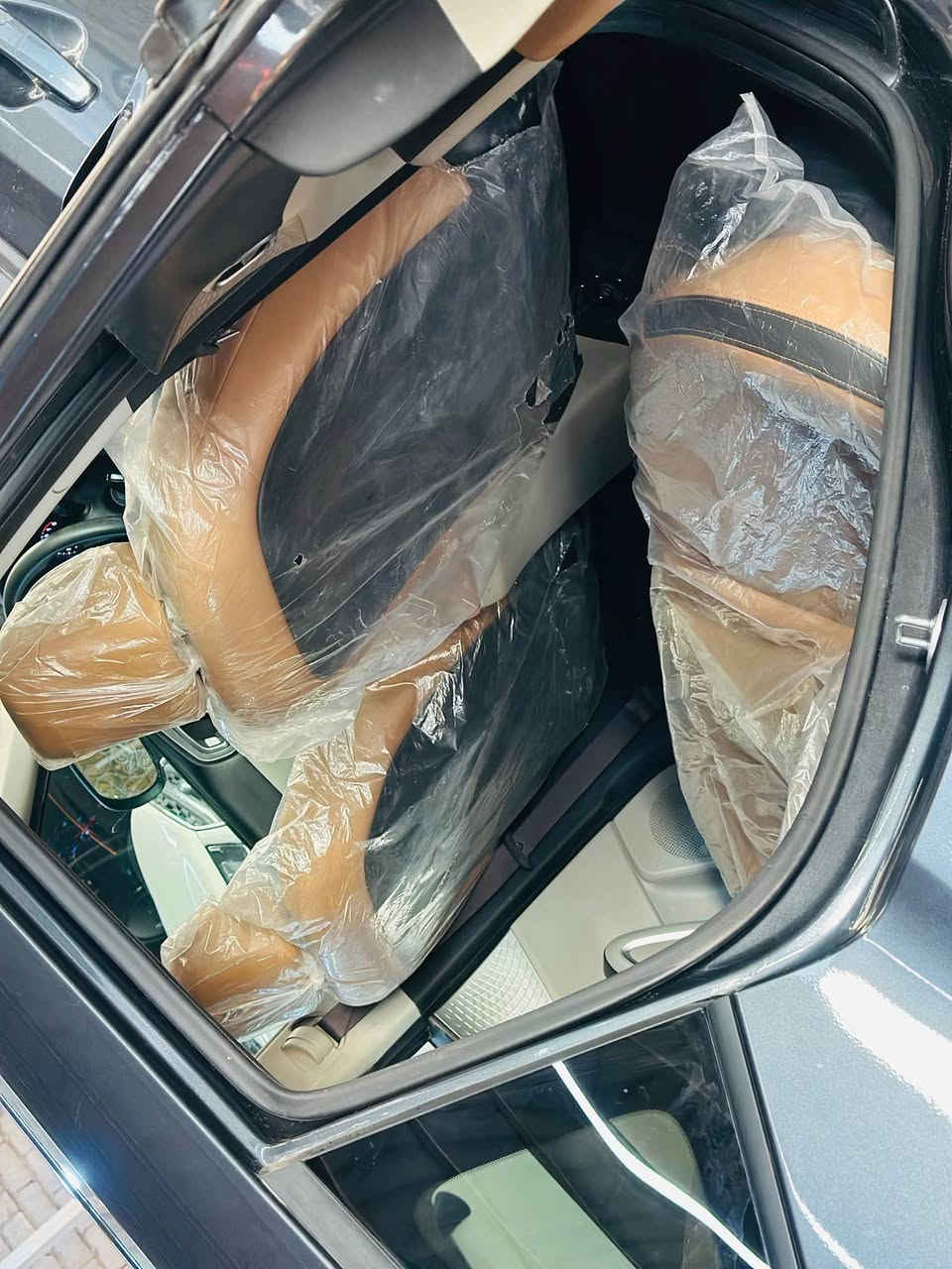 السلام عليكم 
كيا صول 2022
ماشيه 27 الف
مكينه 2000 دوش
شاصي لغد مكينه كير حداديه تبريد كفاله
رقم الشاصي داخل المنشور
ضررها جاملغ وباب ولايحه البنيد شرط راديترات ومروحه نفسهن
رقم قادسيه انكليزي بأسمي 
السعر 142$
للتواصل ***********
العنوان بابل الشوملي حلة, بابل
