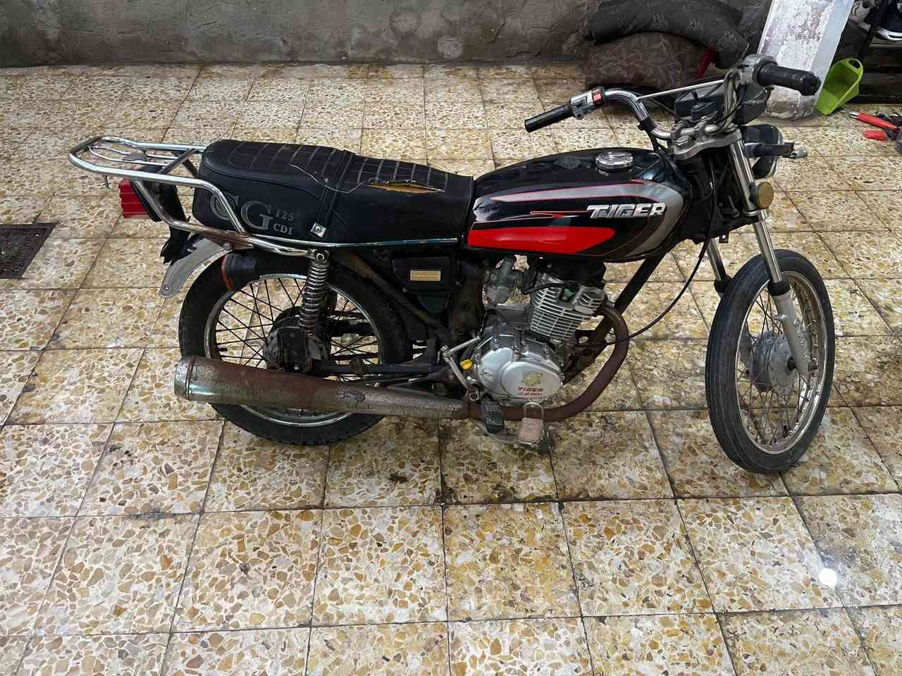 السلام عليكم دراجه تايجر موديل 22 اوراقها ضايعه مقفوله من السرقه السعر 300 قفل مكاني  بصره وهذا رقمي بالواتساب ***********
