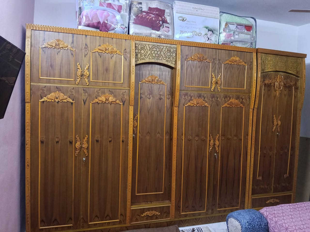 غرفه للبيع مستعمله 20يوم فقط ابراج ضخمه غرفه حيل نضيفه مكاني موصل ألجانب لأيمن ***********
