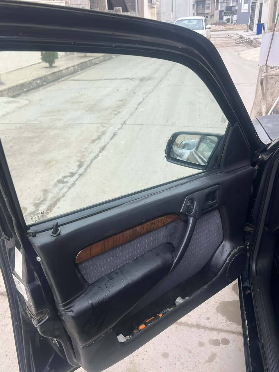 فكترا 1995
حجم المحرك 20 
صندوق جنطة 
المحرك والكير شرط 
الوايرمنية شرط
فتحة سقف كهربائي 
جامات الامامي كهرب 
السعر / 39 وبيها مجال بسيط 
للاستفسار اكثر يرجى التواصل على الرقم *********** واتساب
