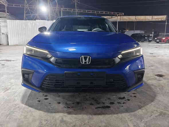 هوندا سيفيك موديل 23 مواصفات سبورت 
بصمه تشغيل وابواب 
تشغيل عن بعد اوتوهولد 
هاند برك بصمه
توقف ذاتي وقياده اليه 
سعر 132 وبها مجال للاتصال 
***********
***********
