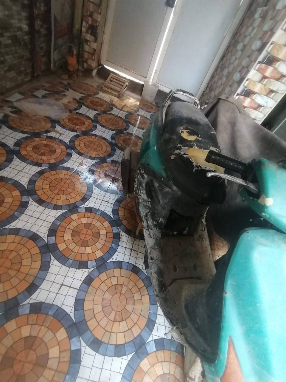 فراشه للبيع شغاله للبيع ٢٠٠ وبيها مجال علق واني اراسلك هنا او تواصل واتساب *********** الديوانية مركز
