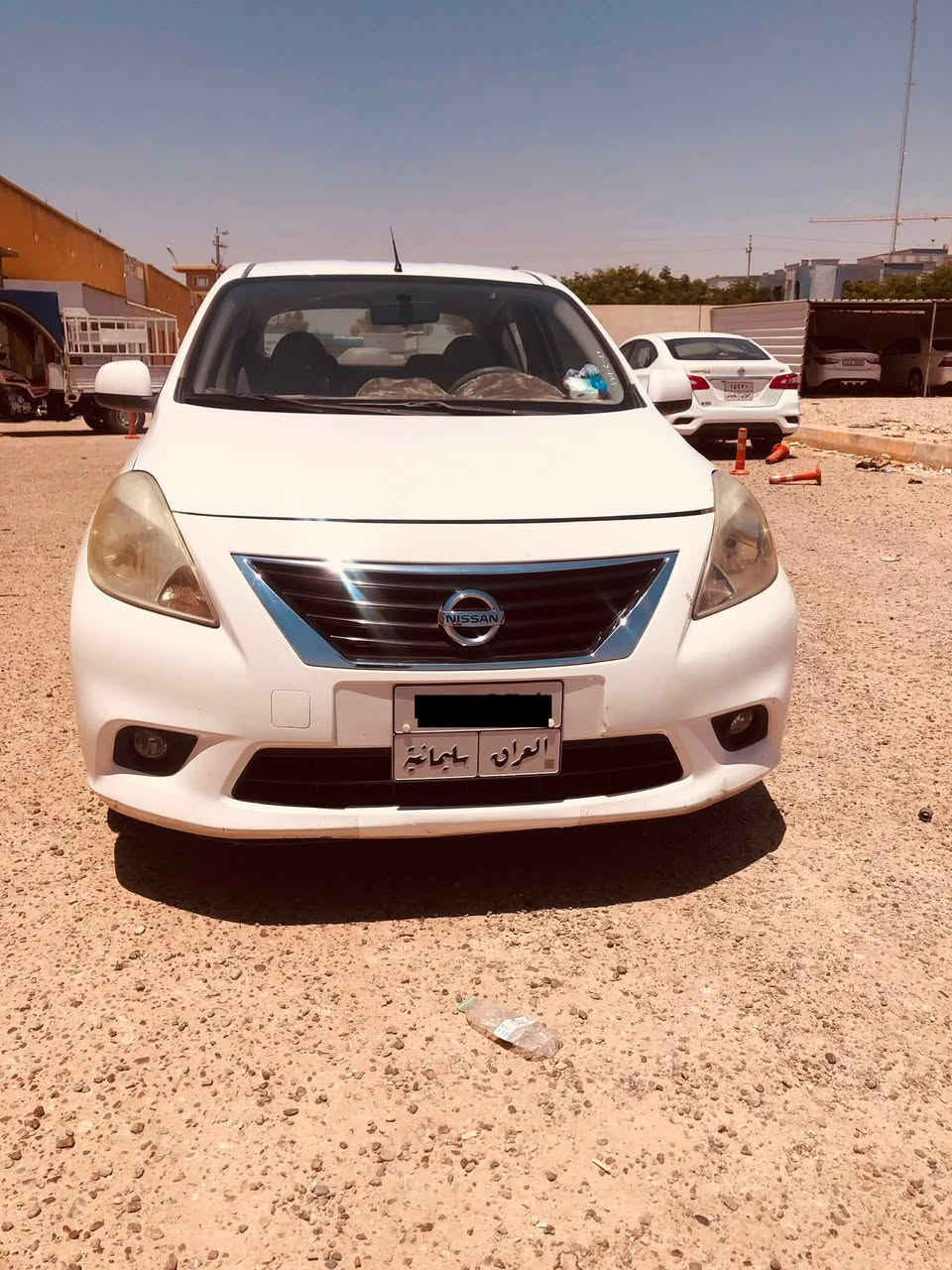 نیسان لاکشمی بای ٢٠١٢تۆماتیک
مەکینەو گێڕ نەکراوەتەوە ١٩٧هەزار ڕۆشتوە 
بێ بۆیاخ چوار پەنجە ساردی هەیە 
٨٦گەڵا 
***********
شوێن کەلار
