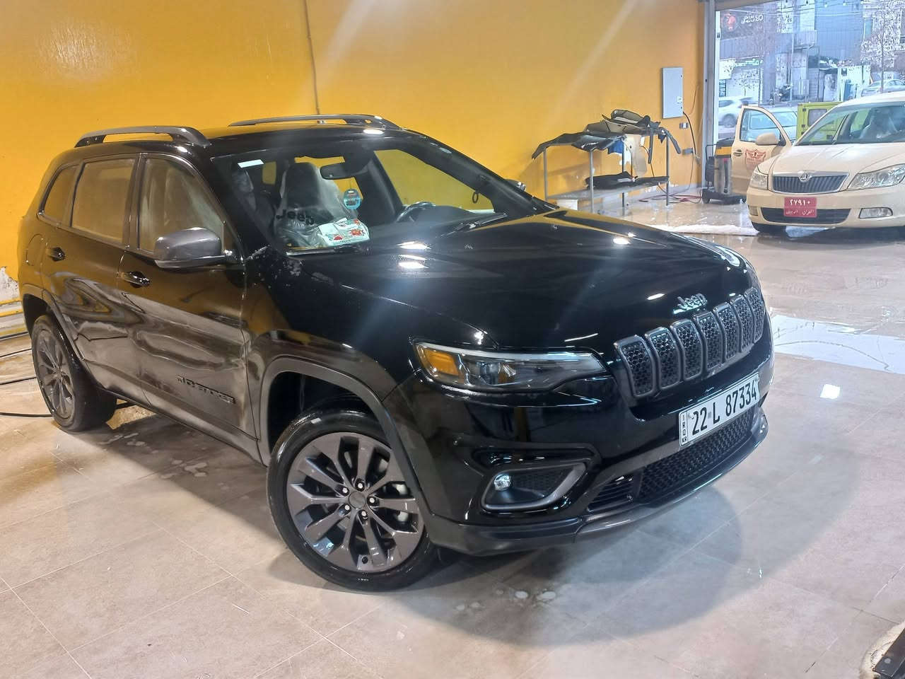 جيب
شيروكي ترايل هوك ٢٠٢١ 
فول مواصفات 
تشغيل عن بعد 
رادارات 
حساسات 
اشاير مري 
رادار جانبي مع هيتر مري جانبية 
تحديد مسار 
تحكمات ستيرن 
كشن كهرباء جلد. تدفئة تبريد 
ستيرن تدفئة 
فتحة سقف نصف بنوراما 
رقم اربيل بسمي سنوية ورقم انكليزي جديد 
المحرك 3.2 v6  المرغوب 
خمس انظمة قيادة 
لايتات زنون ذكية 
بصمة ابواب مع ترحيب ذكي 
ماشية 88… الف فقط 
سياره بدون حادث كفاله عامه 
السياره جاهزة
مكانها اربيل 
السعر 168$ وبيها مجال ان شاءالله 
***********
