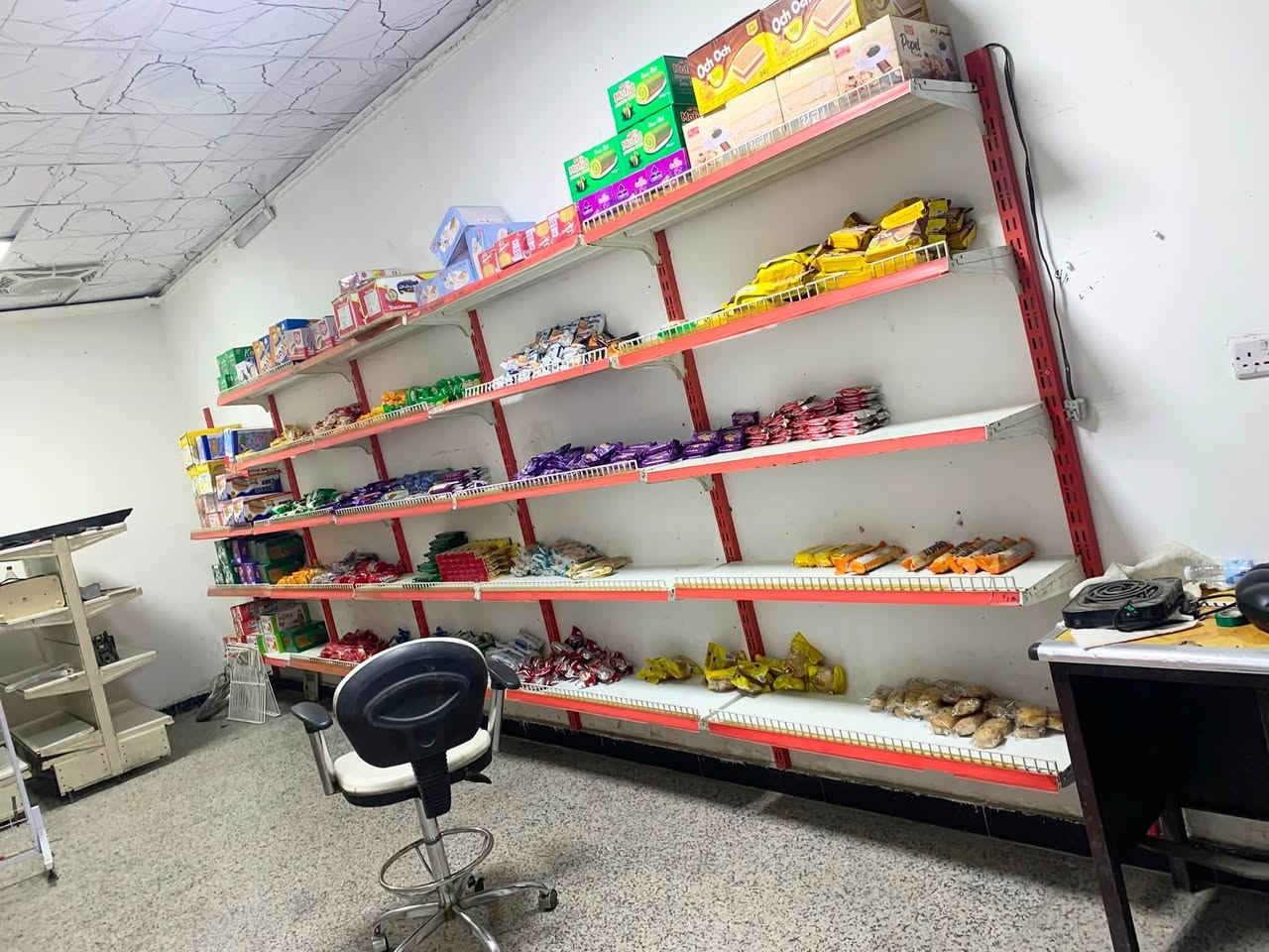 روفوف+سفينه وسطيه+ثلاث برادات واحد نقص باب بس كلهن شغالات فول+مجمدة  
سعر مناسب 
بارك السعدون 
***********
