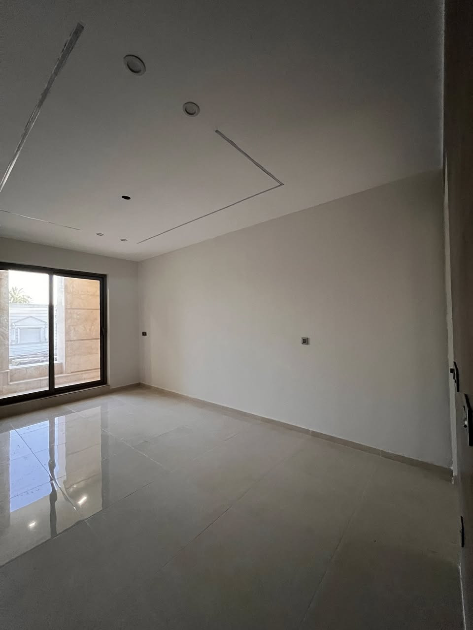 بيت للبيع في بغداد – حي القاهرة
📍 الموقع: حي القاهرة – قرب أسواق أبو تحسين
📐 المساحة: 134 م²
🏠 بناء حديث ومواصفات مميزة

✅ 4 غرف نوم
✅ 4 حمامات
✅ صالة واسعة
✅ مطبخ
✅ منوران
✅ كراج للسيارة

فرصة مناسبة للسكن العائلي في موقع حيوي وقريب من الخدمات والأسواق.

📞 للاستفسار والمزيد من التفاصيل يرجى التواصل
***********
  #بيت_للبيع #ضباط_القاهرة #بيع_شراء #عقارات_بغداد
