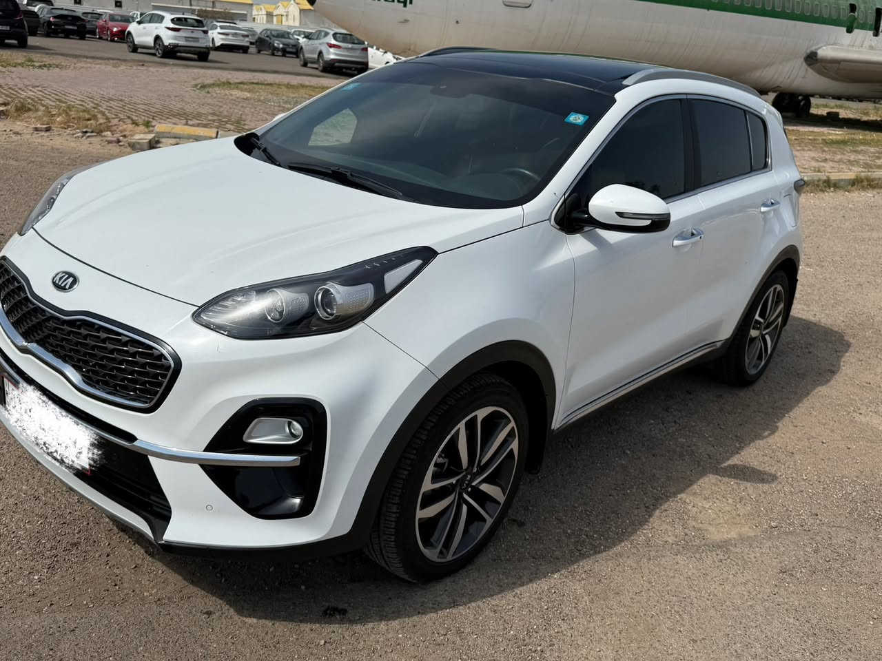 السلام عليكم 
سبورتج 2019 شكل 20 خليجي رقم بغداد بأسمي 
ماشيه 88 الف كيلو  سعرها 200 وبيها مجال بسيط 
سياره فول مواصفات الجي تي لاين 
بصمه / بانوراما / صندوق كهرباء / حساس امامي خلفي 
كراسي الاماميه كهرباء / هاند بريك بصمه / اوتو هولد / تبريد بيانو منفصل / شاشه كبيره / وباقي الموصفات المعروفه للسبورتج ، مكان السياره بغداد الدورة بيع او مراوس حسب القناعة ،التواصل واتس / ***********
