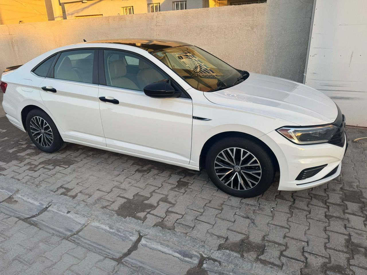 السلام عليكم
جيتا 2019 sel
بصمة بانوراما
رادار جانبي امامي خلفي
بچم كبس
محرك 1400 تيربو
حادثها تبديل قطعتين ابيض اصلي
سنوية وهزة جديدة بغداد بأسمي
السيارة فول مواصفات 
السعر 135$
مكان السيارة بغداد 
للتواصل ***********
