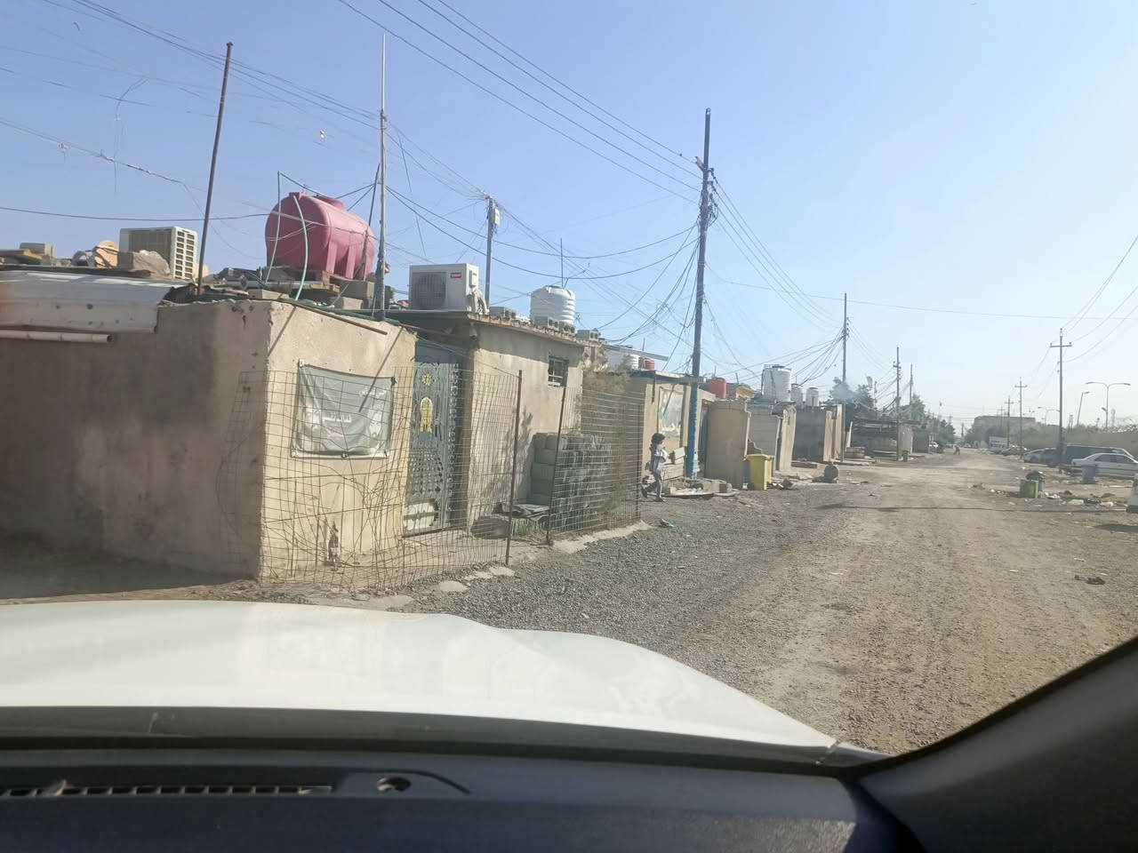 دار تجاوز مساحه 120سقف سندويج ارضية سيراميك غرفتين كبار وصاله ومطبخ وصحيات البيت مامقابيلة جار على شارع تبليط العنوان خلف شركة نفط البصرة السعر 22رقم الهاتف
***********
