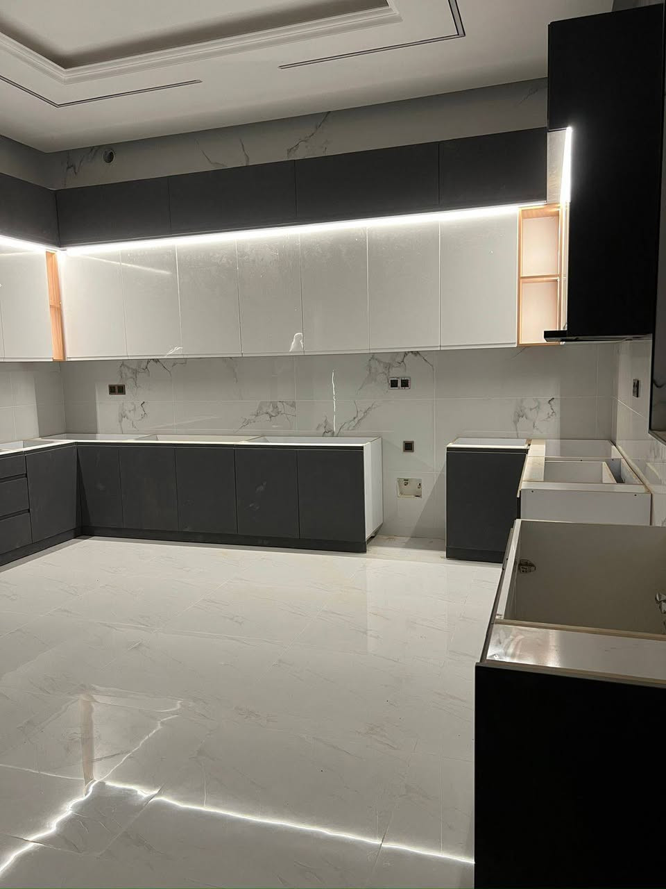 نعمل حسب الطلب
مطبخ تركي شغل درجة أولى داخل ابيض خارج وجة بالون فيلي وب اسعار مناسبة جدا


**إذا كنت صاحب هذا الإعلان وتريد حذفه لأي سبب، رجاءا أرسل رسالة إلى الدعم الفني**