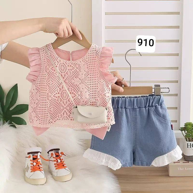 شايفين  هيج جمال يتكون من 3 قطع مع حقيبه يلبس من عمر 8 أشهر حد ل4 ناعمه توصيل جميع محافضات موجود


**إذا كنت صاحب هذا الإعلان وتريد حذفه لأي سبب، رجاءا أرسل رسالة إلى الدعم الفني**