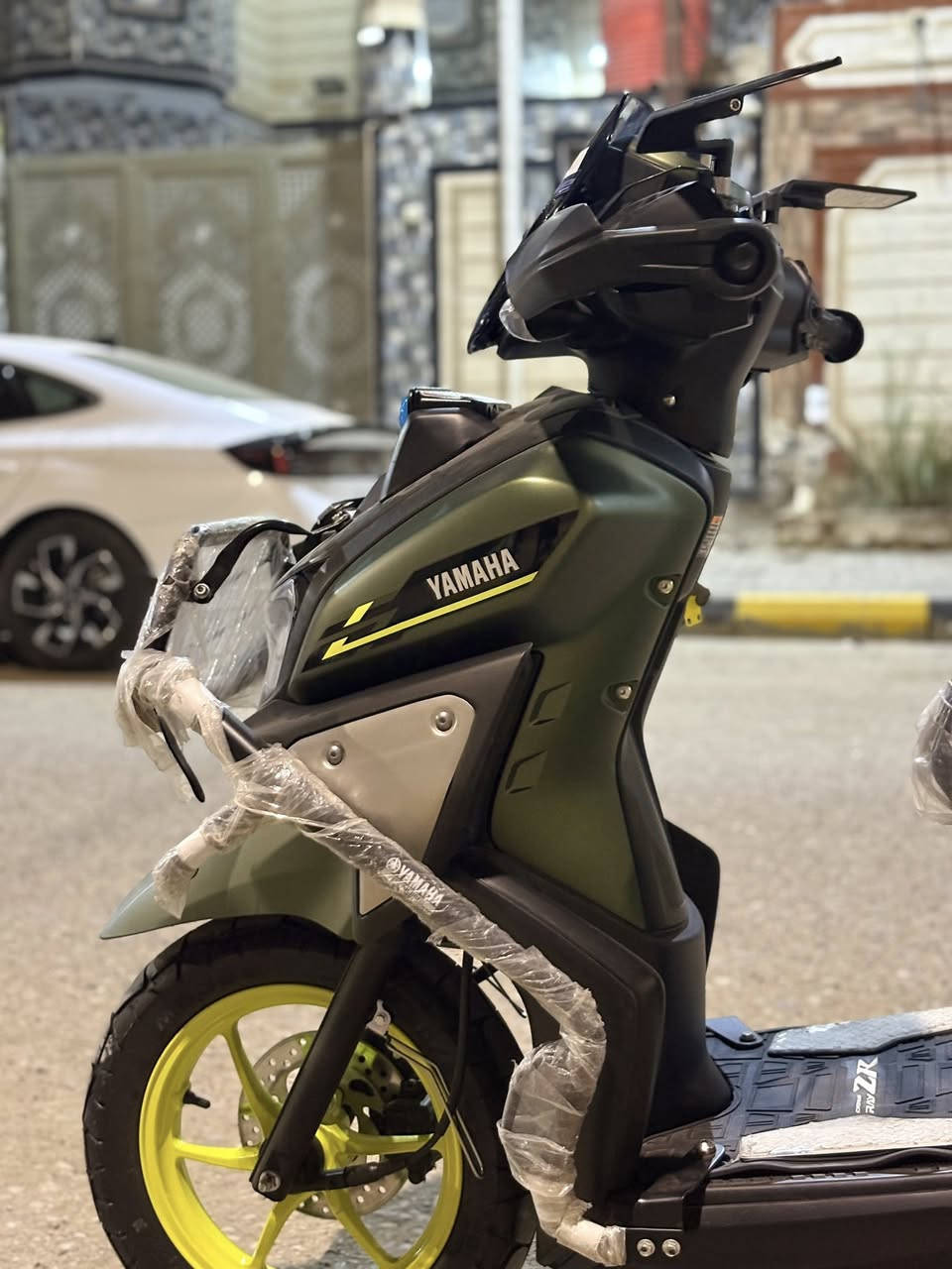 السلام عليكم 
دراجه ZR 24 كفاله عامه 
ماشيه 30kg 
درع بلادي يوماها
مرايات شبح
هوائيات بلادي
مربوطه برنامج Y-conect مال شركه 
السعر خاص 
*********** للاتصال
*********** واتساب
