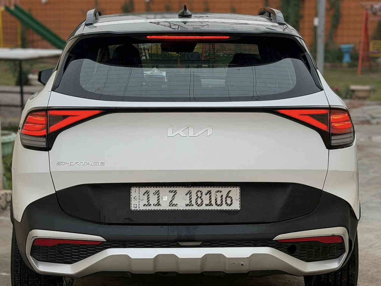 سبورتج موديل 2023 فئه برستيج محرك 2500 اعله فئه بل برستيج حادث فقط قبق جنطه موضح بصور 
***********
حادث قيق جنطه وشويه بجاملغ لخلفي فقط 
سعر (235) بيه مجال سياره بسمي تحويل ثاني يوم 

المواصفات
1بانوراما
2 بصمه ابواب وتشغيل وصندوق
3 جنطه كهرباء
4 شاشه كبيره ايباد عل طول دشبول 
5لدات نهاري هيلوجين
6كراسي جلد
7كراسي كهرباء 
8تحكمات فول 
9مرايه داخليه عاكسه للضوء وبيها بوصله
10 ترحيب عند الاقتراب
11شاحن واير ليس
12هند بريك بصمه
13اوتو هولد
14 كامرا دوراه
15تدفئه كشنات
16حساس خلفي
17 انضمة قيادة سبورت ايكو نورمل
18 ستيرن تدفئه 
19كشنات كلهن مخارج شحن
20 سستم صوت 
21 محرك 2500
22 جي بي اس 
23 تبريد قطعتين ثلج منفصل
24 حساس لايت واطارات
25شاشه صغيره لعرض لعطلات
26 تبريد شاشه لمس 
27ويل كب 19 مع تخم تاير مشلن
28رادار امامي وكاميرا تحديد مسار
29 رادارات خلفيه نقطه عمياء
30  اشاير مري
31فور ويل 4x4
32 تشغيل عن بعد

وبعد هواي مواصفات ماتحضرتي وبل عافيه عل مشتري واسف عل اطاله اضن كلشي واضح وكلشي مكتوب
