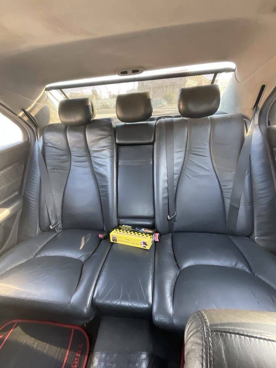 للبيع ملكة الخطوط (مرسيدس غواصة - لارج) بنظافة مميزة
بسم الله ما شاء الله.. بارك الله للبائع والمشتري

للبيع مرسيدس غواصة (S-Class) موديل 2001، الحجم المرغوب (لارج - باب طويل)، سيارة مال بيت ونظيفة جداً.

المواصفات والتفاصيل:

• المحرك: 8 سلندر (V8) نشط جداً وبحالة ممتازة.

• الحجم: لارج (Large) الباب الطويل، قمة في الراحة والرحابة.

• النظافة الخارجية: السيارة مصبوغة "عام" لغرض الجمالية وتجديد اللون (بدون حوادث)، اللون يلمع والبدن مرتب جداً.
فحص سونار قبل شهر 
• المواصفات الداخلية: فول مواصفات (Top Clean).

• النظام: جوبلسات (نظام التعليق) شغالة وبحالة ممتازة.

• الكشنات: جلد أصلي، تدفئة وتبريد (شغال)، تحكم كهربائي كامل.

• التبريد: ثلج ما شاء الله (نظام منفصل).

• الإضافات: حدادية جديدة، تخم تاير جيد جداً، سنوية مجددة والرقم.  بصره الدولي باسمي ).

السيارة جاهزة للنمرة، لا تحتاج لأي مصاريف، 

• السعر: (١١٥$) وعيوني للشراي الطيب بيه مجال بسيط.


**إذا كنت صاحب هذا الإعلان وتريد حذفه لأي سبب، رجاءا أرسل رسالة إلى الدعم الفني**