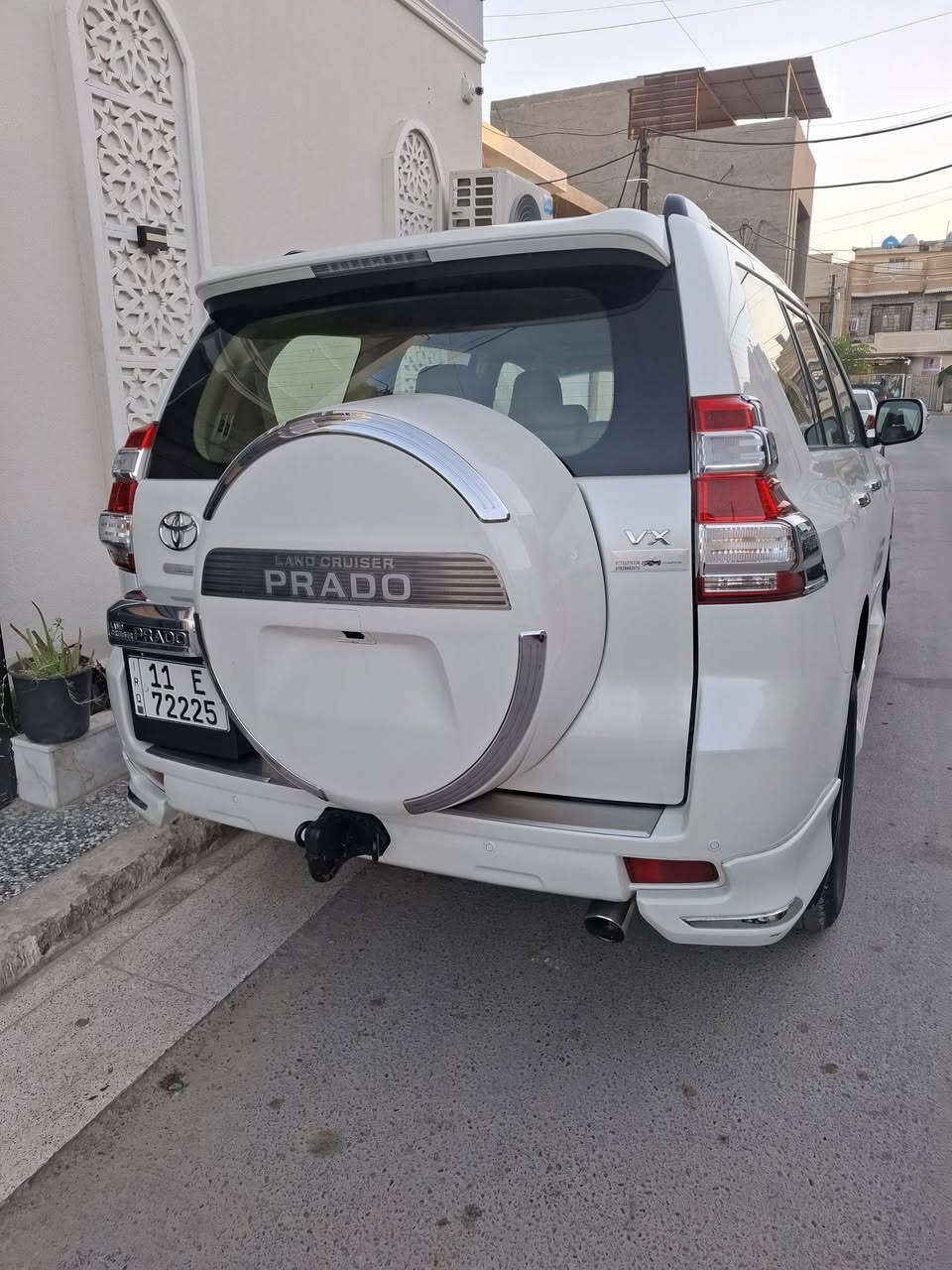 سلام عليكم برادو مديل ١٥ نظيفه خير من الله محرك ٦ سياره جديده بمعنه الكلمه عدا بارد قليل بل باب خلف سايق فول مواصفات vxمعروف مواصفاتهه مناقصهه شي خير من الله  سعرهه 340 مكاني شعب قرب سيطرت الشعب القديمه وهاذه رقمي ***********
