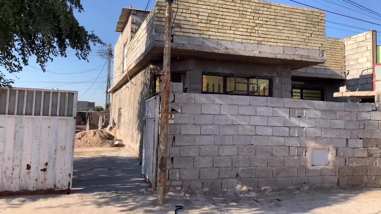 بيت مساحه 150 البيع قسط ونقد بيت ع شارعين  العنوان جسر ديالى العريفيه يم اسواق السيد سند 35ملاحضه تقدوه القسط من 40وفواك  الستفسار #***********
