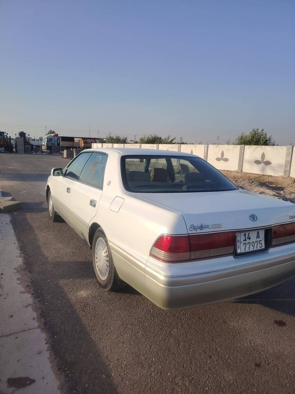 سياره راس الثور فلات مديل1997مكفوله من الكص والنقل والضربه مكفوله كفاله عامه بسمي تحويل ثاني يوم سياره حداده تبريد مكينه كير كله جديد اني مكلف بنشر رقم صاحب السياره *********** لتواصل
