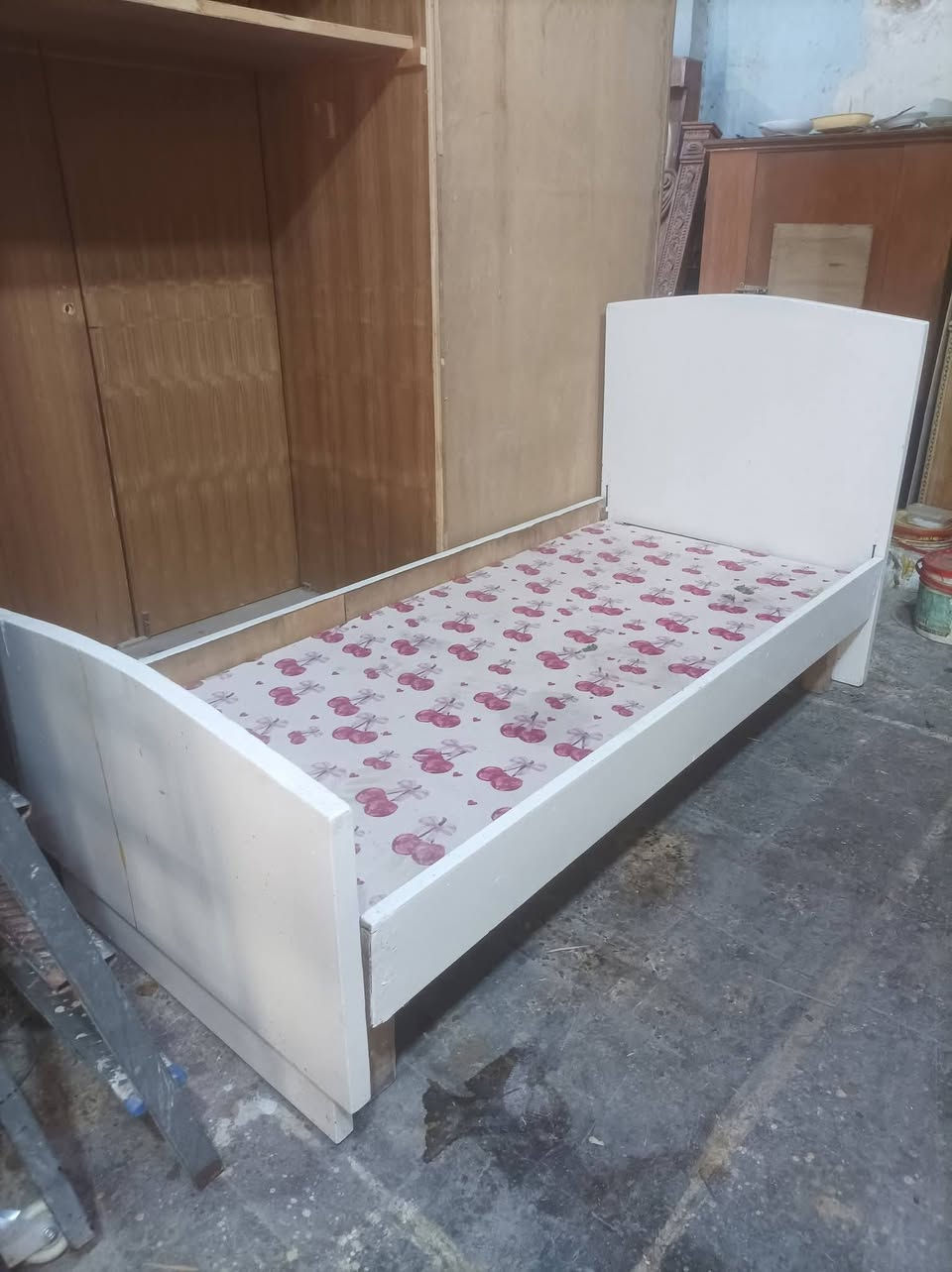 ميز مرايه نجارة ب60+ جربايه نجارة ب50+ميز جرارات ب20+ميز يرهم جوامه ب35 بلد سوق المسقف رقم *********** استفسار محل ياسر
