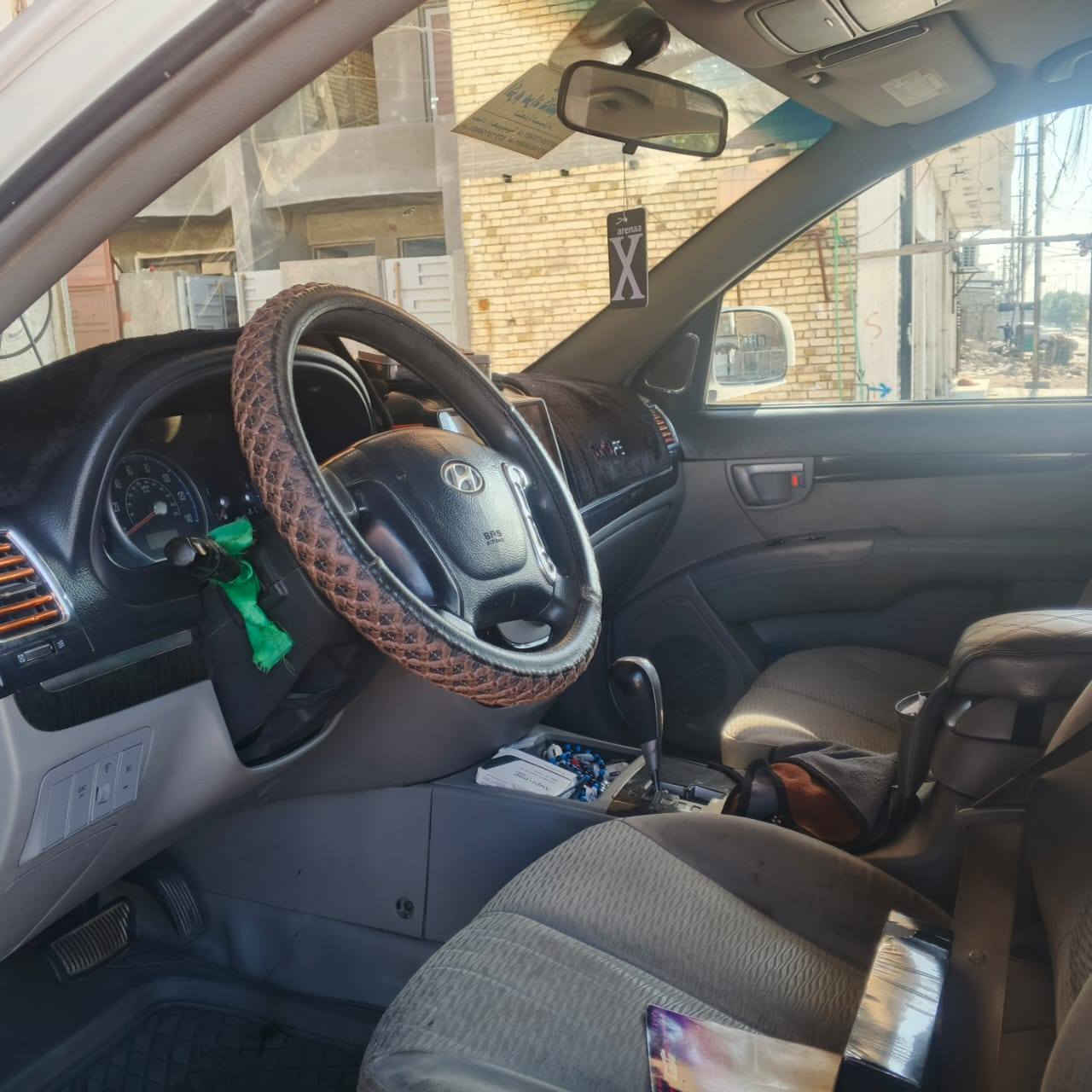 من رخصت الادمن.  هيونداي سنتافي موديل 2007  محرك 2700 وارد أمريكي تبريد 3قطع سياره خير من الله مال جناي  ب أسمي سنويه ل2027 تحويل مباشر ب أسم المشتري  سياره شوفت عينك سونار وياهه  ملاحضه السياره 7راكب. السياره معروضه ب     115$  وبيه مجال للشراي  اتصل وبيك خير وتدلل  ماعندك رصيد رمش واني اخابرك الهاتف  ***********
