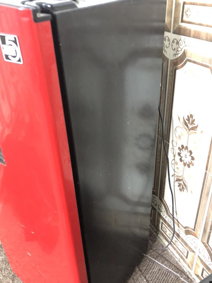 سلام عليكم ثلاجه وكاونتر لبيع ماعرف اسعارهن قيم وسهله نشالله *********** بي وتساب مكاني شعب
