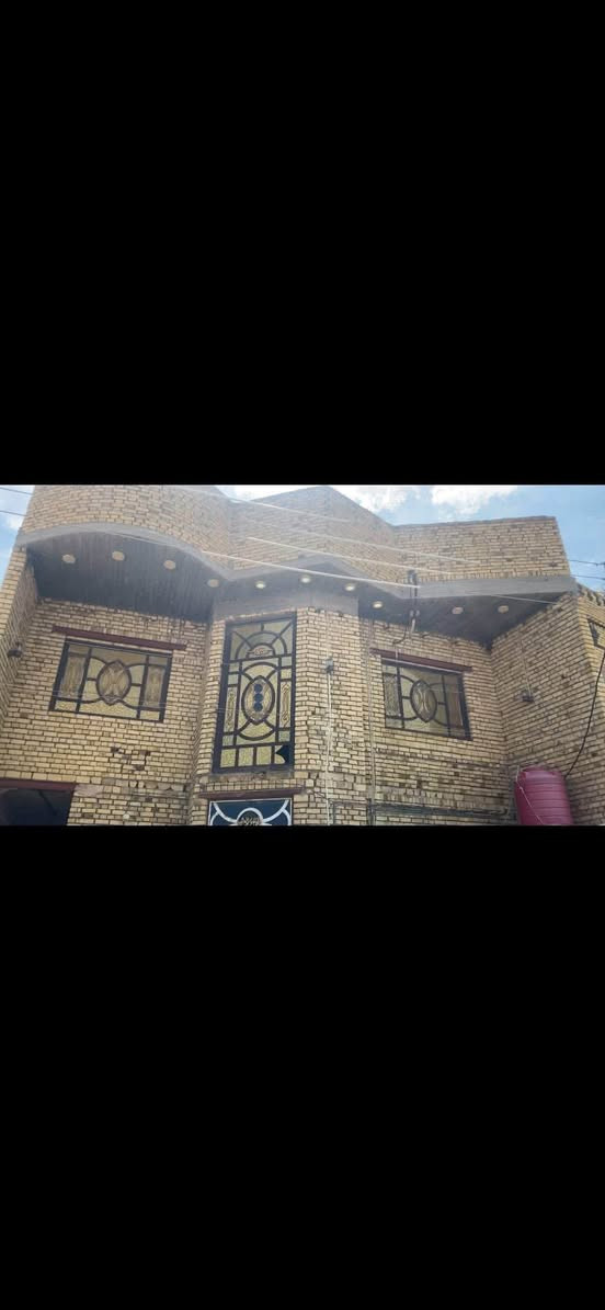 السلام عليكم 
بيت 200 متر طابقين طابو صرف كافة الخدمات ماء كهرباء مجاري رابع بيت عن الشارع العام الشوارع كلها تبليط 
يتكون الطابق الاول من 2 غرف نوم وصاله عدد 2 ومطبخ حمام داخلي وخارجي وأستقبال مناور عدد 2 الطابق الأول عگاده
ويتكون الطابق الثاني من 4 غرف نوم وصاله وحمام مشترك 
الطابق الثاني كونكريت
السطح شتايگر 

العنوان حي الزهراء نهاية الشركه الهنديه على طريق زديناويه

للأستفسار اكثر  الأتصال ***********

