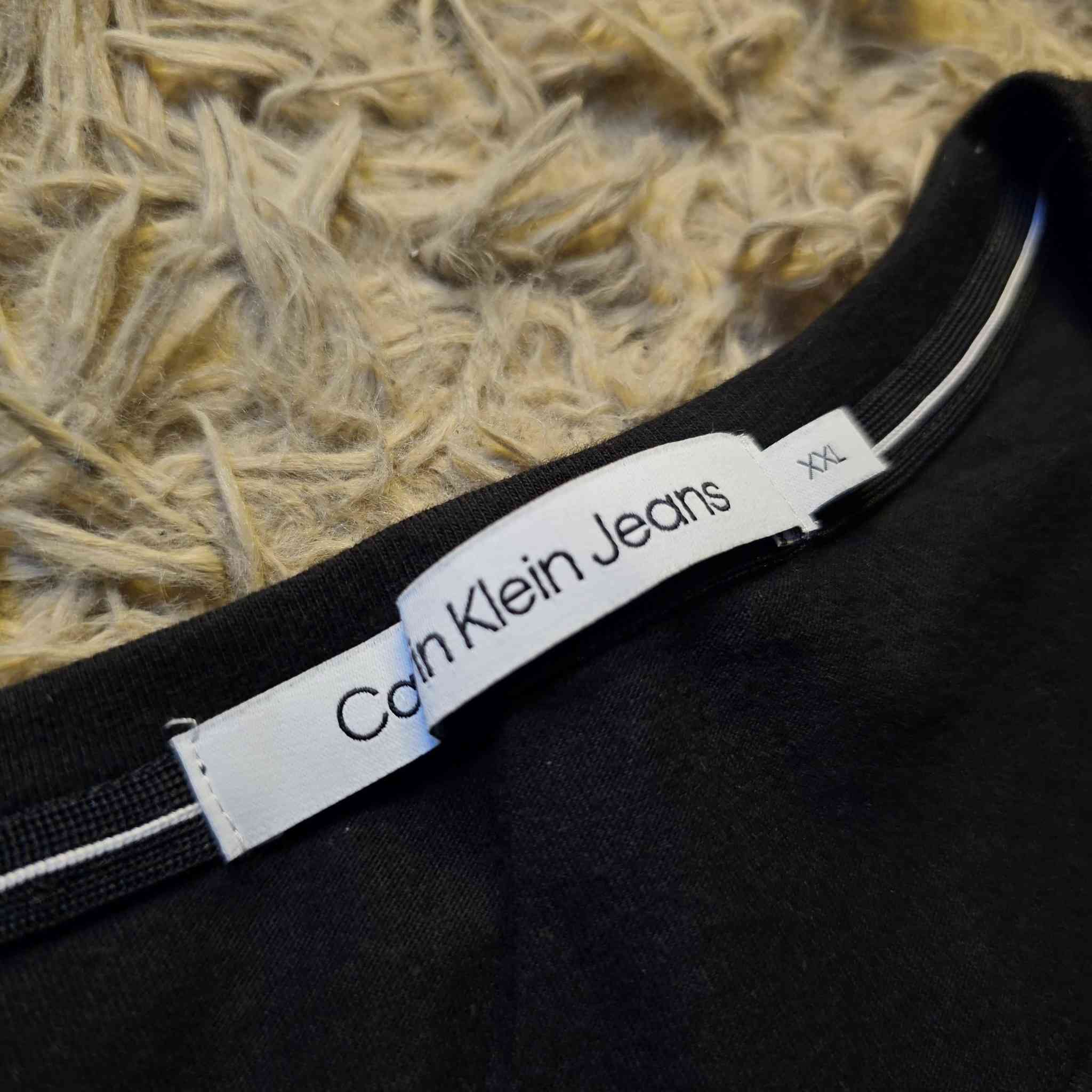 كالفن كلاين  CK
قطعه اصليه 

قياس xxL 

قطن ١٠٠%


**إذا كنت صاحب هذا الإعلان وتريد حذفه لأي سبب، رجاءا أرسل رسالة إلى الدعم الفني**