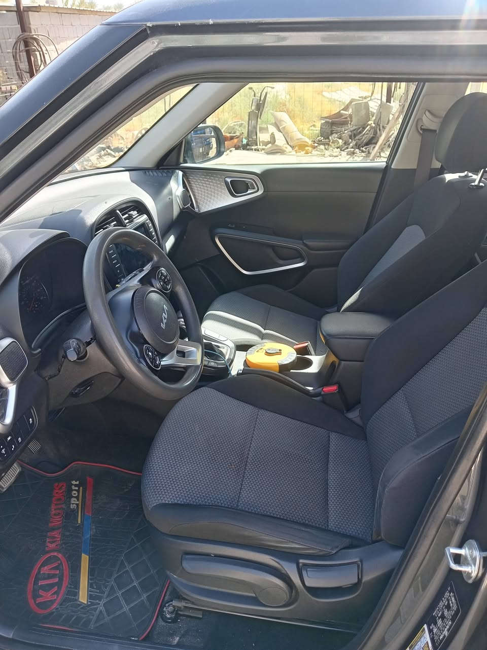 كيا صول 2022 للبيع السعر 140 بيه مجال قليل تحويل مباشر الحادث بجم جاملق وبنيد+ الباب عكس السايق صبغ الاتصال ***********
